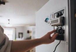 志高空调报修预约通道阐明%家用空调清洗保养攻略：告别污垢，享受清新凉夏