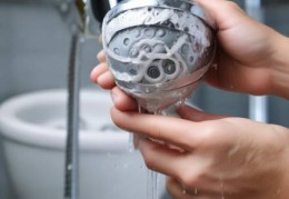 创尔特热水器客户服务专线分享,热水器喷头反向打不开怎么办？快速解决技巧分享