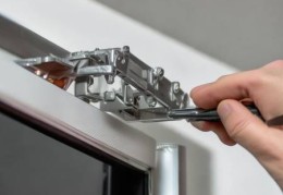 三菱日特热水器电视机售后服务保障分享۞索尼电视机支座安装与拆卸教程详解