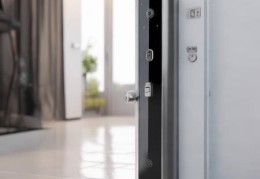 汇泰龙指纹锁维保热线阐释&智能指纹锁选购攻略：光速达指纹锁安全便捷体验