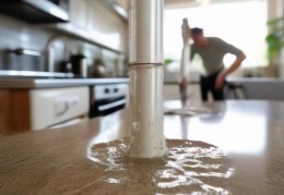 约克空调售后维修电话号码解析￥空调使用时为何会流出水滴？