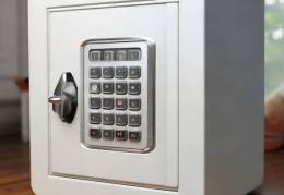 蓝盾保险柜总部服务梳理㊤得力保险柜：品质可靠，家庭安全守护神