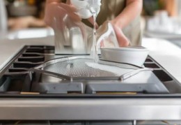 欧琳油烟机全国守护科普↑油烟机清洁技巧：告别顽固油渍，轻松焕新厨房